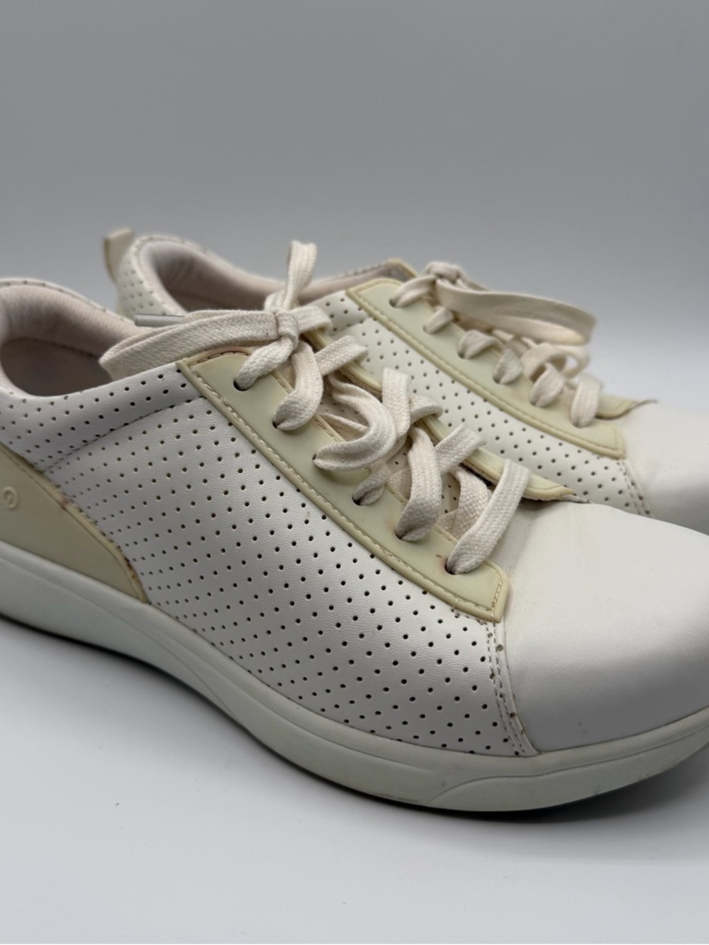 Alegria TRAQ Qest Walking Sneakers Womens 6.5 EU 37 White Cream Comfort Shoes